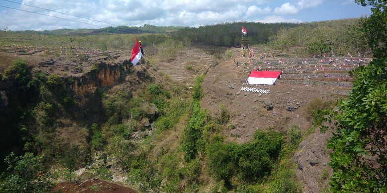 Foto Gua Ngingrong dan Lembah Karst Ngingrong